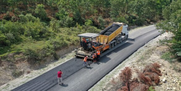 ÇALIŞMAKörfez’de köy yollarına 65 bin ton asfalt