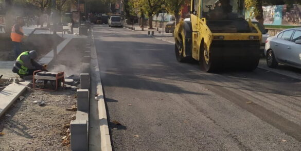 Yürüyüş Yolu Atatürk Caddesi'nde asfalt serimi (2)