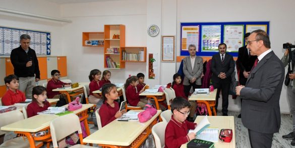 Vali Yavuz, Derbent Ata İlkokulunu ziyaret etti1