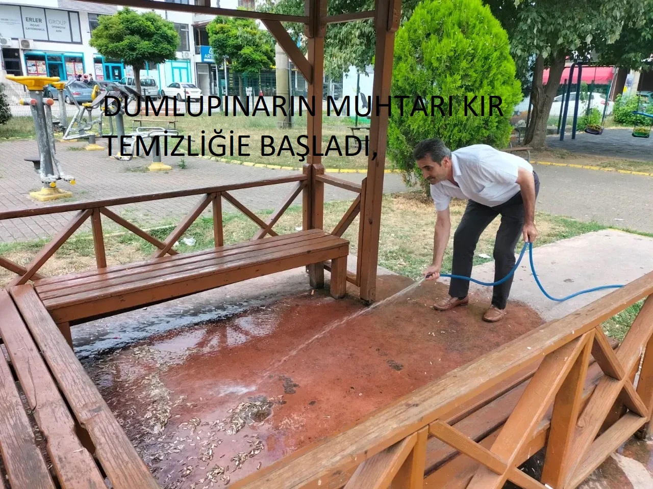 DUMLUPINAR MUHTARLA VATANDAŞ TEMİZLİK YAPIYOR18