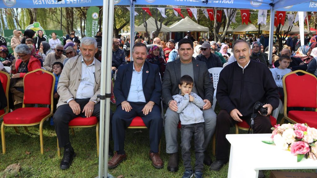 Eşme Ayva Festivali büyük bir coşkuyla gerçekleşti