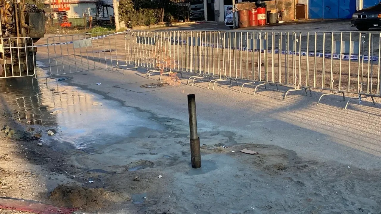 Kocaeli'de bir yangın söndü, diğeri hala devam ediyor1
