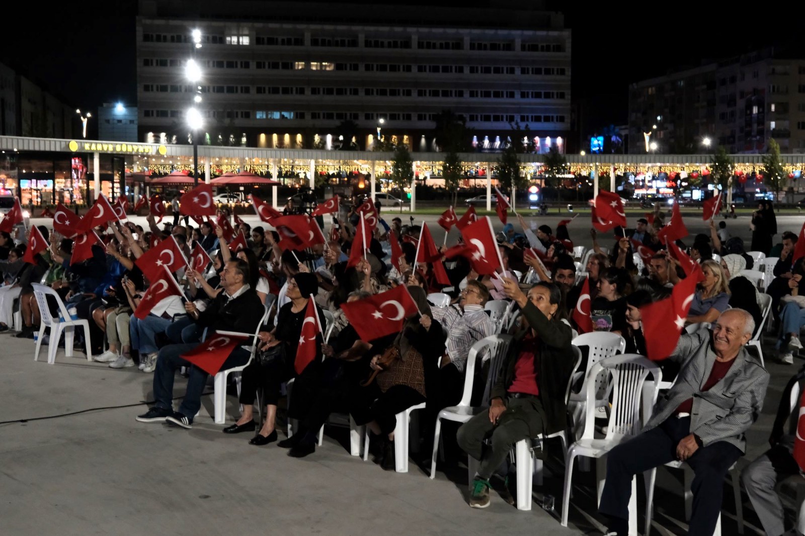 Zafer meşalesi Milli İrade Meydanı'nda yakıldı (2)