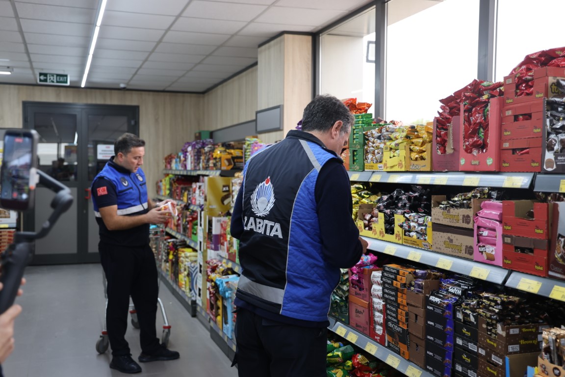 Kartepe’de Marketlerde Sıkı Denetim Kartepe’de Marketlerde Sıkı Denetim