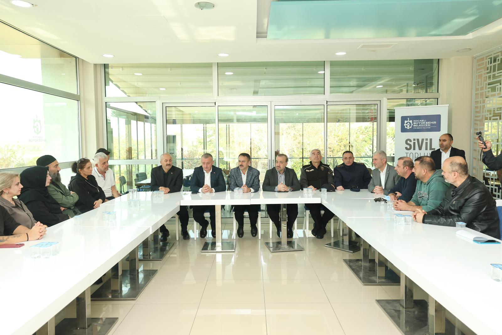 Evlerine giremeyen ailelere moral ziyareti (1)