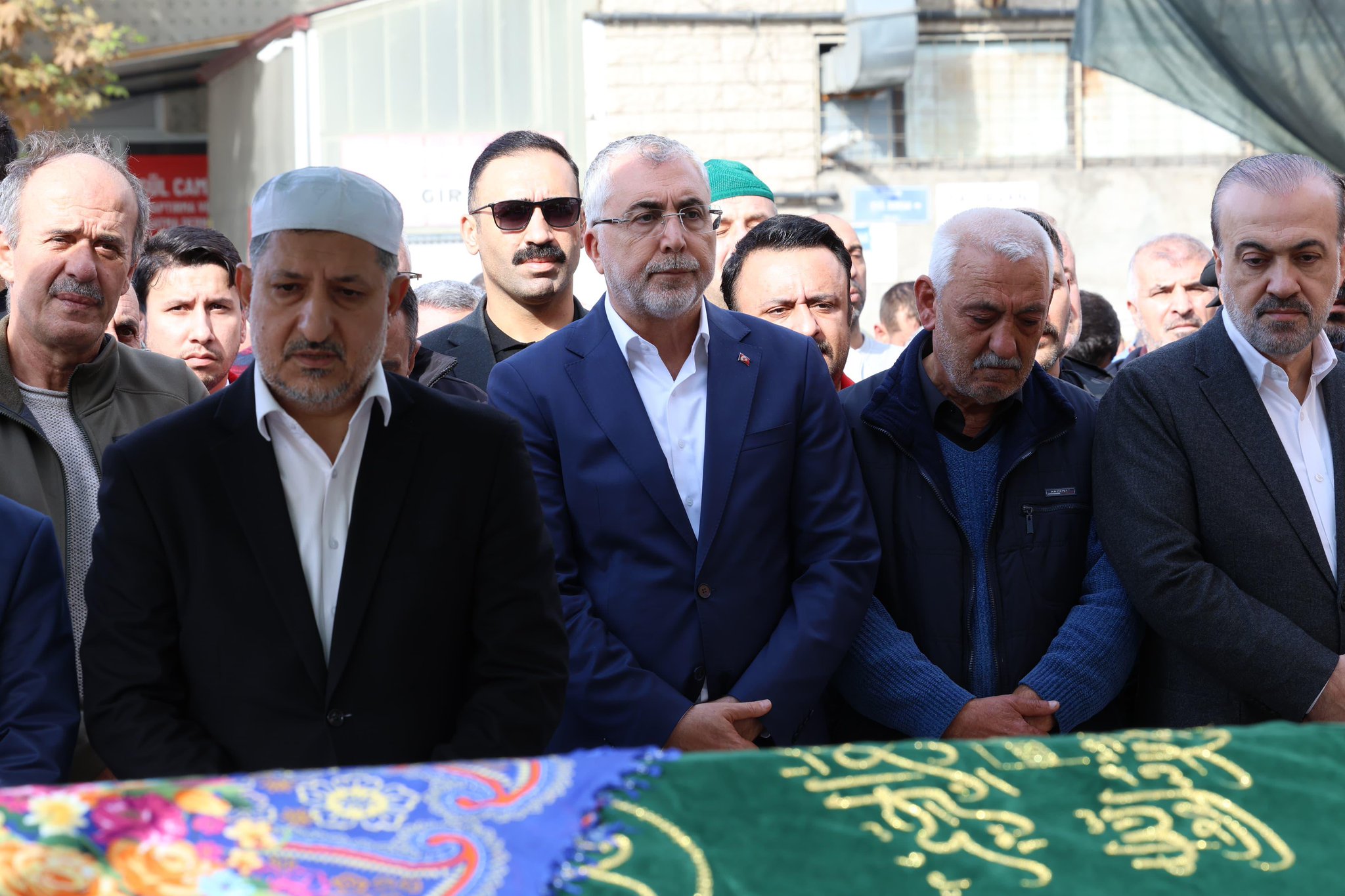 Yangında hayatını kaybedenler son yolculuğa uğurlandı (1)