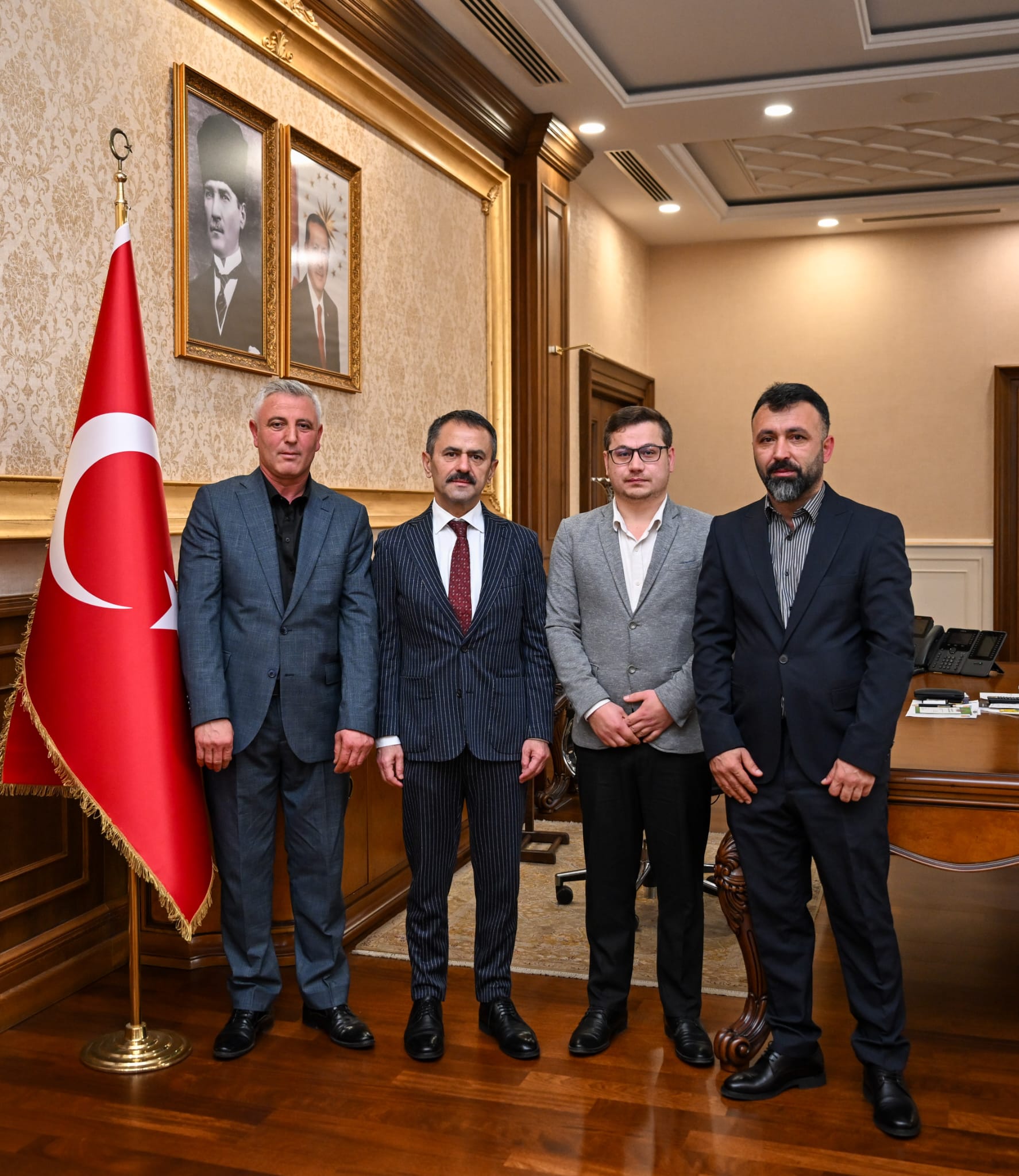 Kocaeli Kartepe Giresunlular Derneği Başkanı Sedat Şalcı, Vali İlhami Aktaş'ı Ziyaret Etti