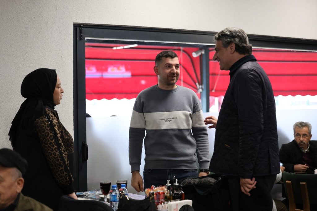 Kartepe’de Çiftlere İlk Yıldönümü Hediyesi Başkandan