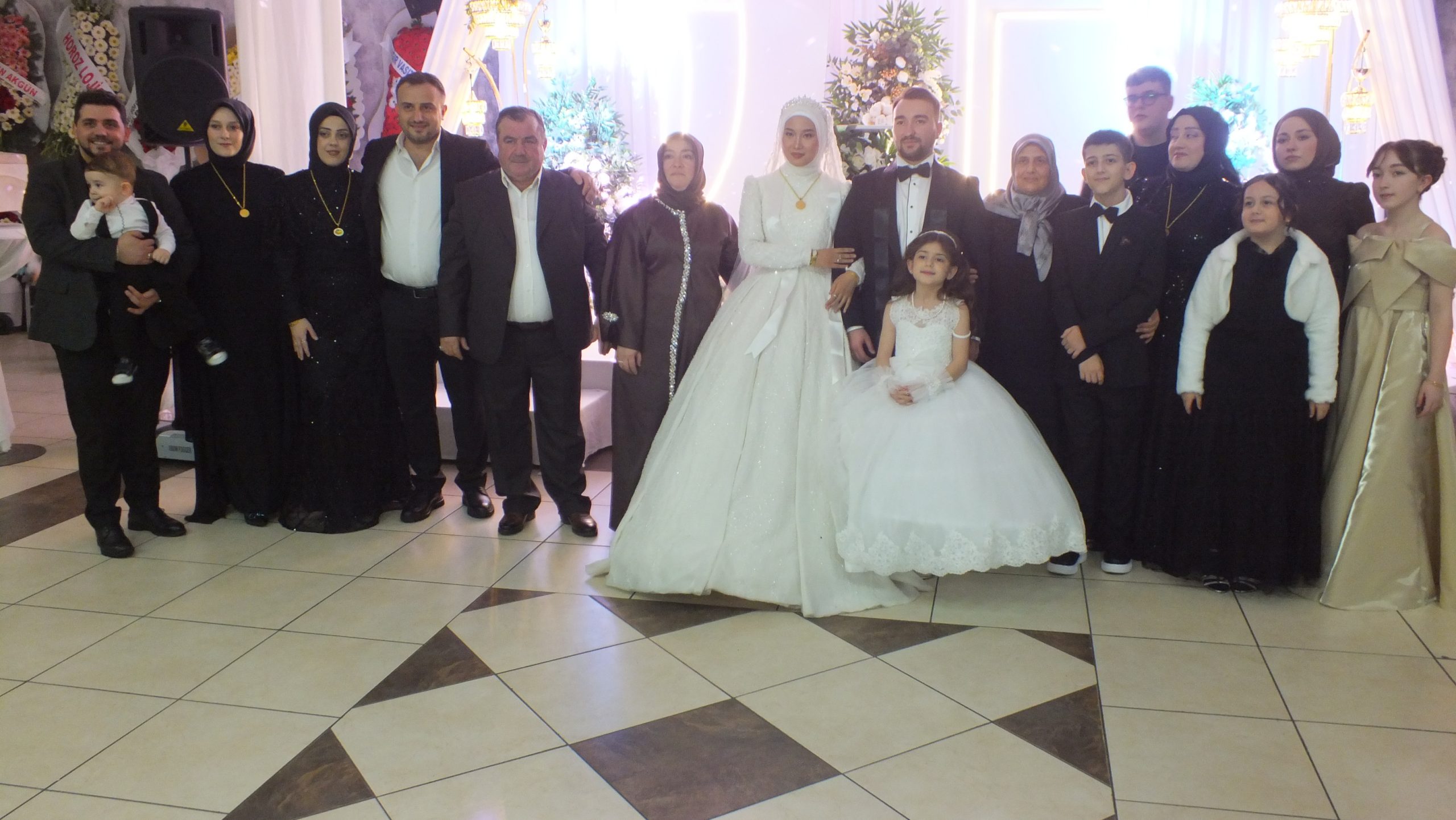 BAŞKAN KÜÇÜK OĞLUNU EVLENDİRDİ1