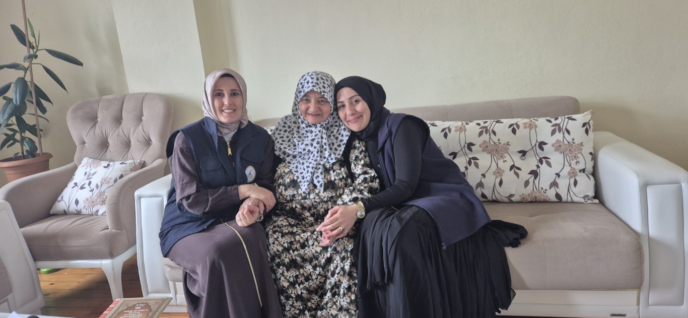 10023-Kartepe’de Alo Evlat Sağlık Kulübü Yaşlıların Kapısını Çaldı (2)