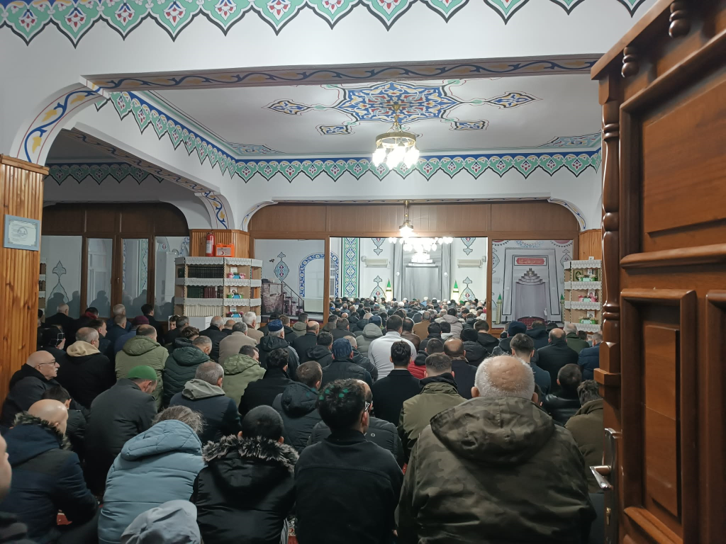 DUMLUPINAR SELİMYE CAMİİ’NDE BAYRAM NAMAZI EDA EDİLDİ