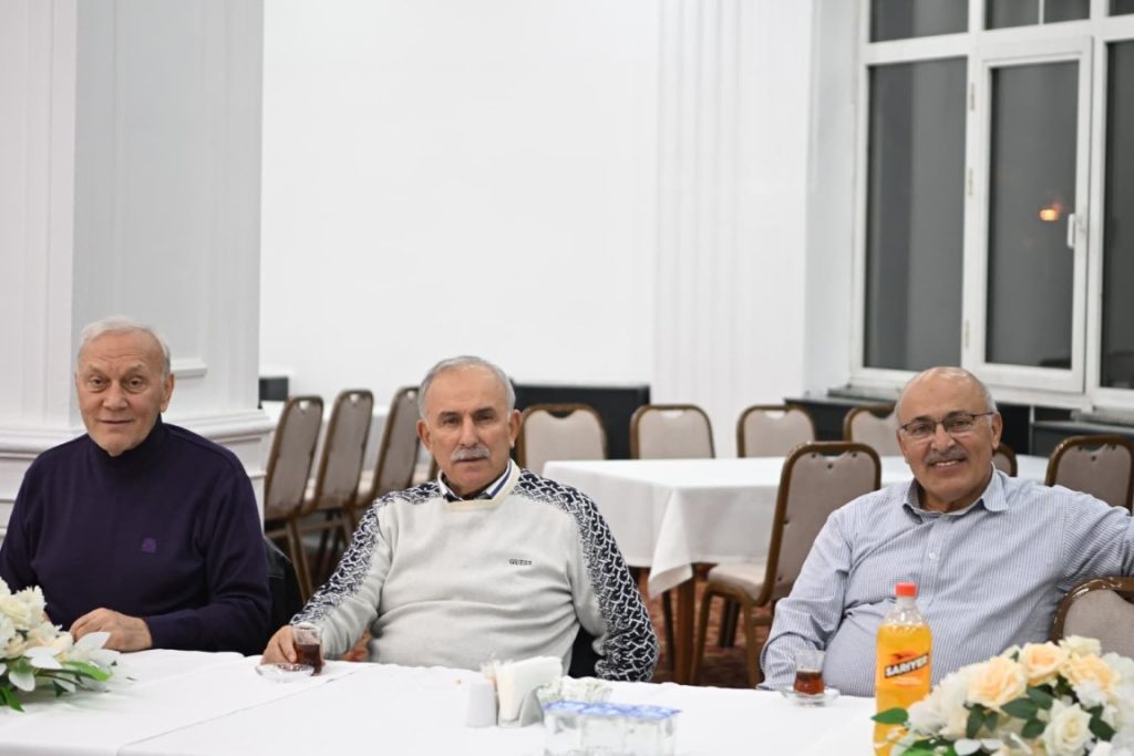 Eski Başkanlar İftar Sofrasında Bir Araya Geldi