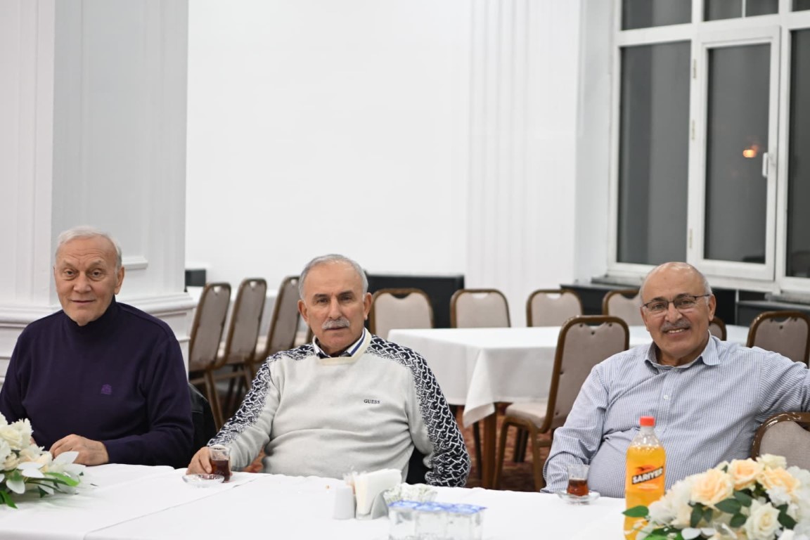 Eski Başkanlar İftar Sofrasında Bir Araya Geldi (1)