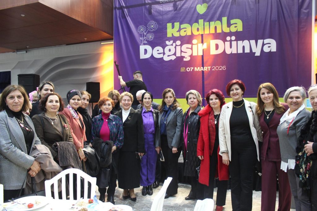“Kadınla Değişir Dünya”