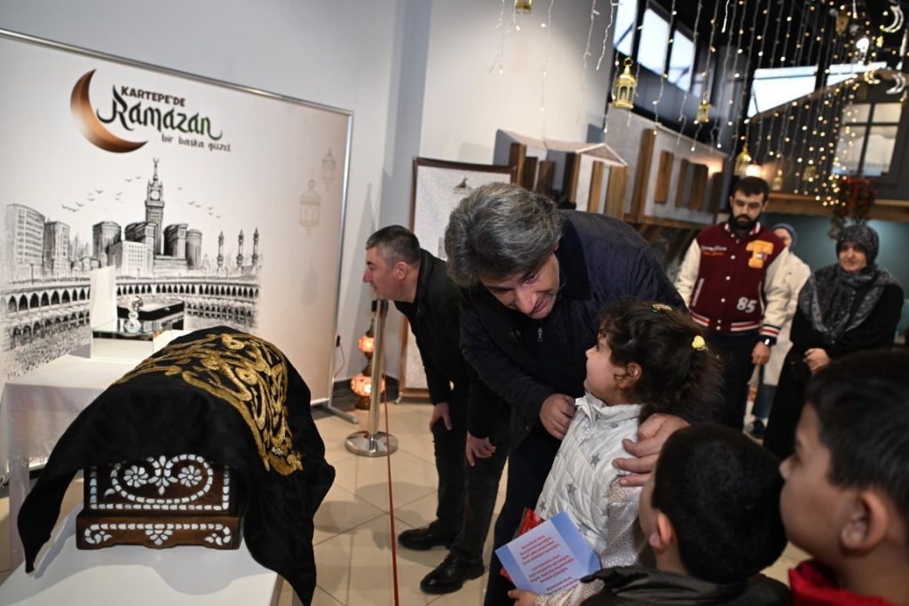Kartepe’de Mukaddes Emanetlere Yoğun İlgi