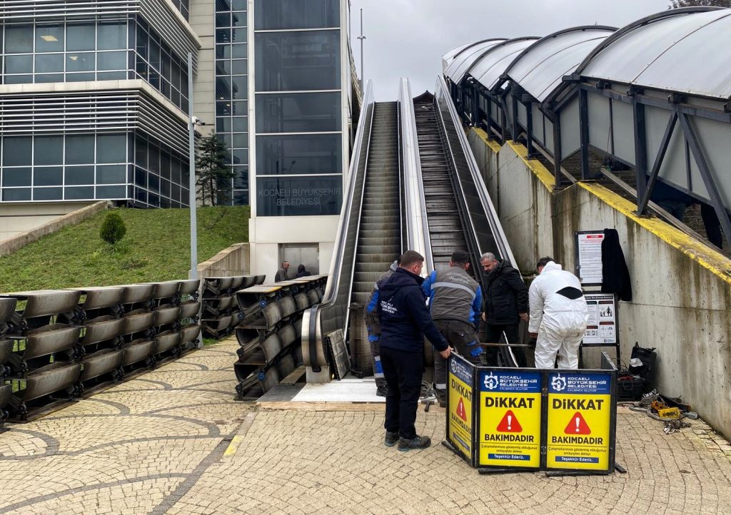 Yürüyen merdivenler saat gibi işliyor