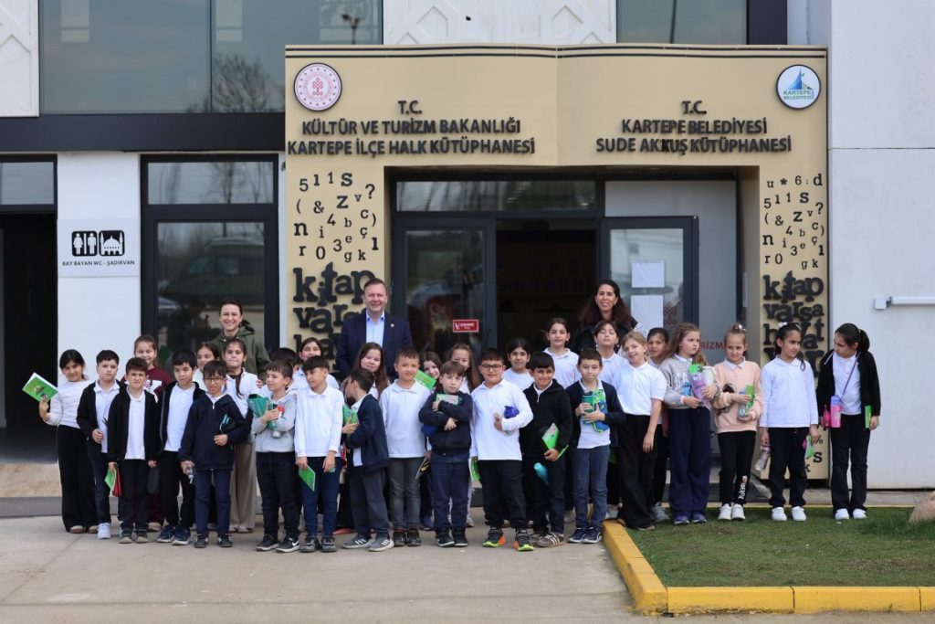 Kartepe’de Kütüphane Haftası’na Yazarlı Kutlama