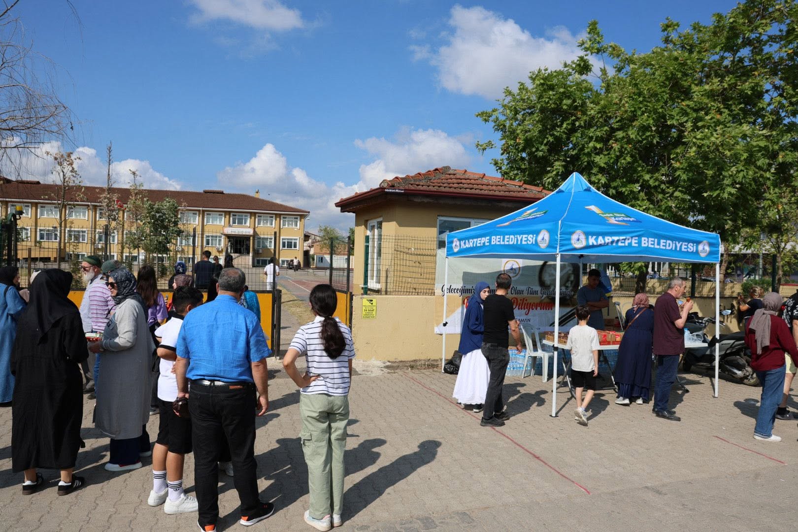 Kartepe Belediyesi, YKS Adayları ve Velilerin Heyecanına Ortak Oldu (4)