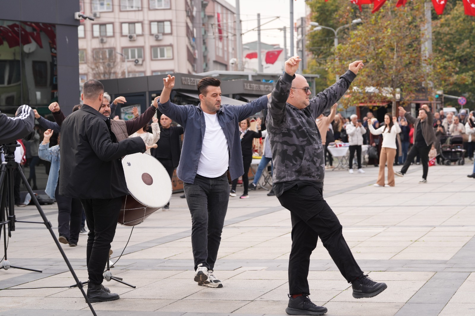 İzmit’ten Cumhuriyet’e 41 kişilik zeybekli selam (6)