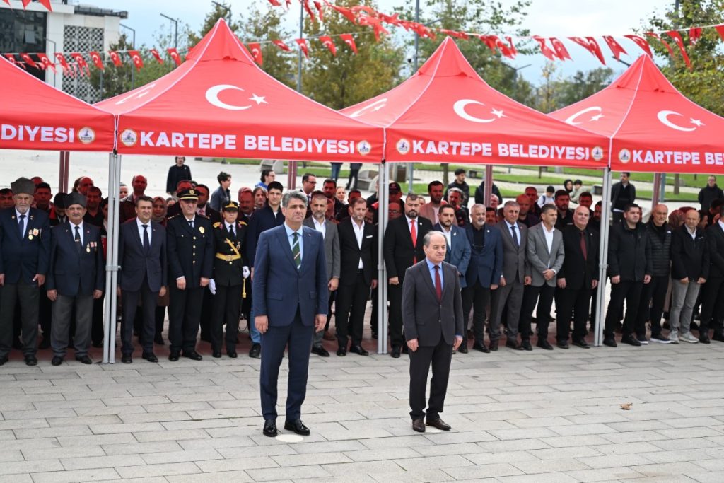 KARTEPE’DE CUMHURİYET GURURU KENT MEYDANI’NDA YAŞANDI